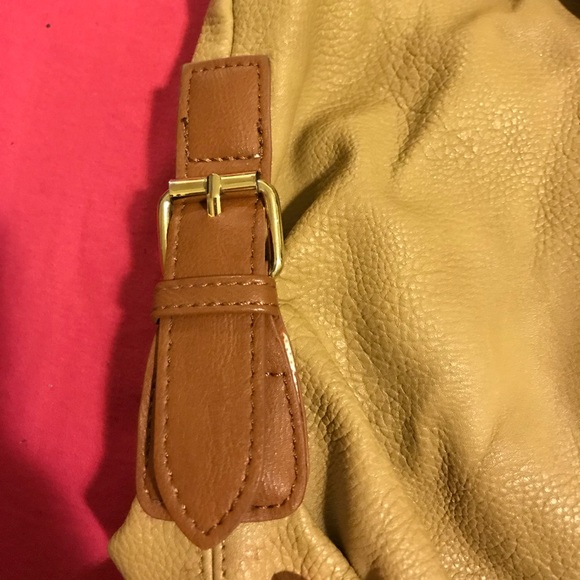 Steve Madden beige chain bag. - Picture 4 of 8